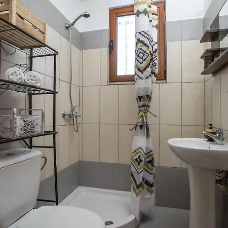 Petrino Eco Conscious Living * קאליתיאס